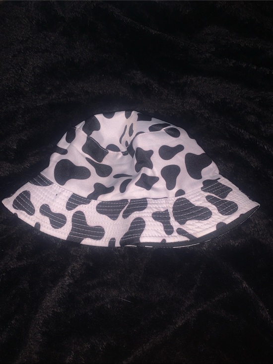 Accessories - Woman Cow Print Bucket Hat - Black & White